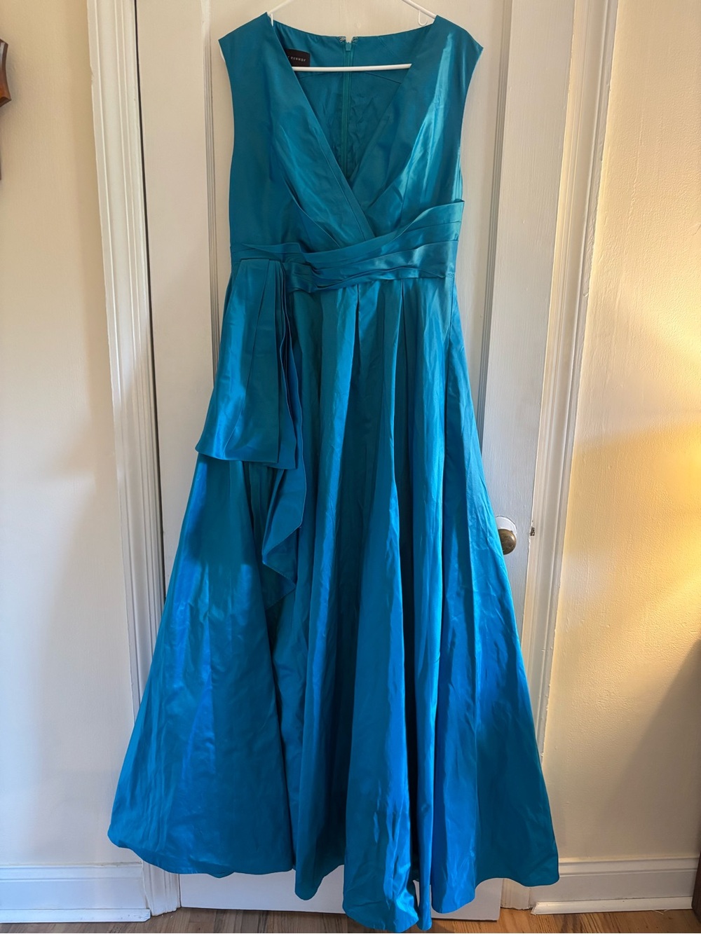 100% Silk BEAUTIFUL Blue Wedding Guest/MOB/MOG Gown-Talbot Runhof